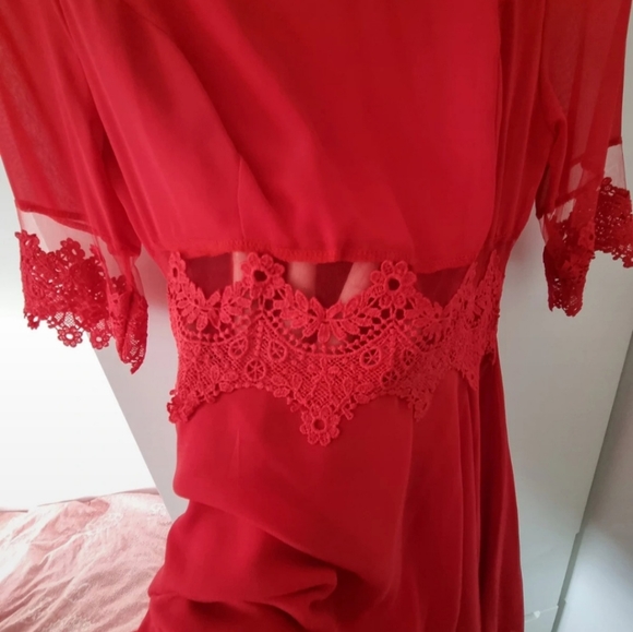 Red lace mini dress - Picture 3 of 3